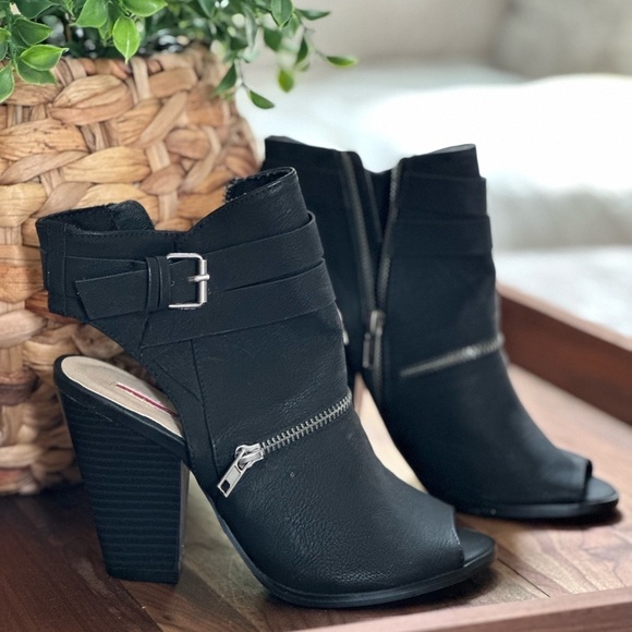 Gorgeous and sexy peep toe heels - Picture 2 of 5